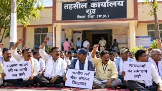 गुढ़ तहसील में राजस्व अमले के खिलाफ धरना: 28 अक्टूबर से भारतीय सर्व सेवा संगठन का अनिश्चितकालीन आंदोलन