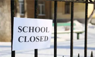 School Closed: सोमवार को बंद रहेंगे इस जिले के सभी परिषदीय स्कूल, बदला स्कूलों का समय
