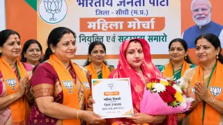 सीधी में महिला मोर्चा की जिम्मेदारी: महिमा तिवारी बनीं जिला उपाध्यक्ष, 15 महिलाओं को मिली सदस्यता