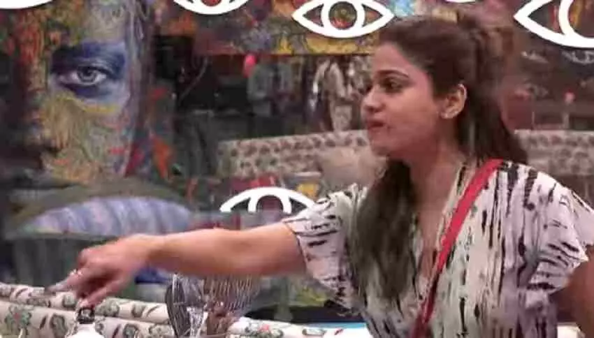 Bigg Boss OTT: Akshara Singh and Shamita Shetty clashed over a box of salt, Akshara said - By knowing English ..