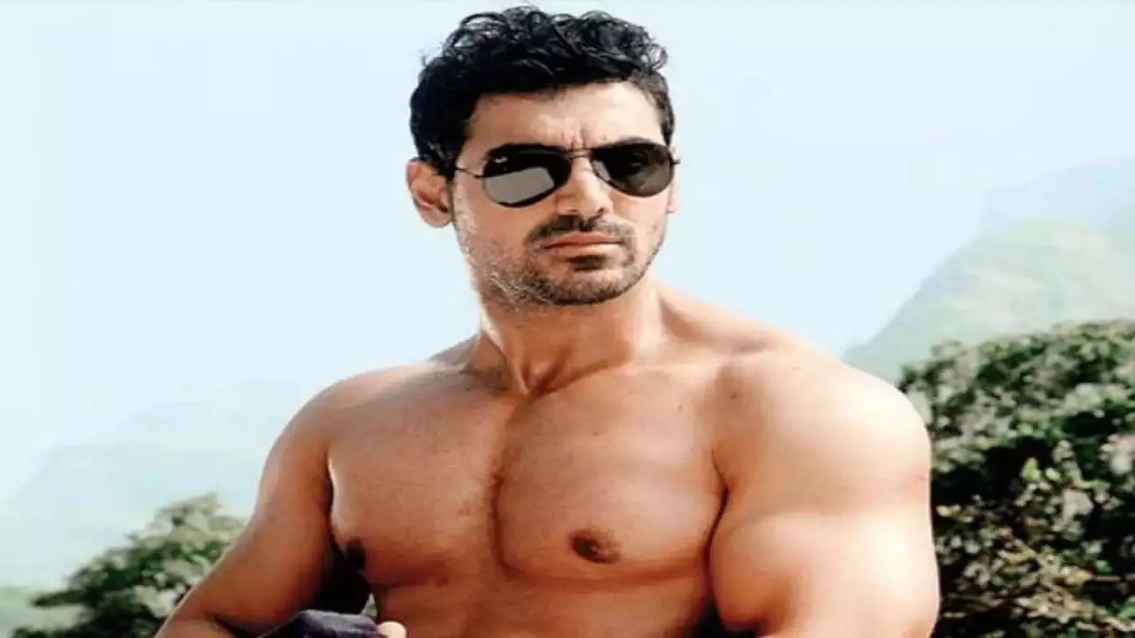 पता नहीं John Abraham को लोग इतना भाव देते ही क्यों है ?