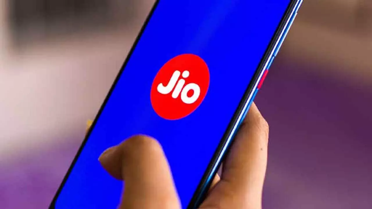 JIO के 75 रूपए वाले Recharge Plan ने मचाया भौकाल, मिल रहा इतना कुछ जिसकी आपने कल्पना भी न की होगी..