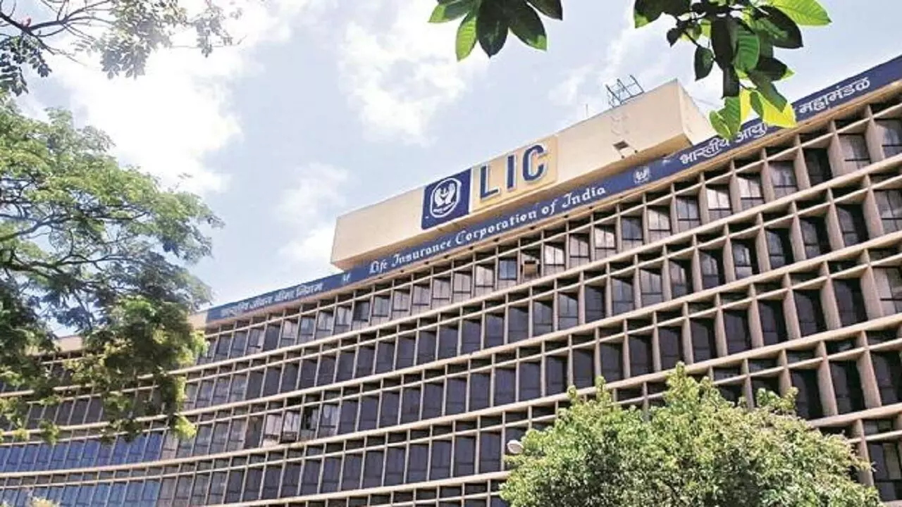 LIC Scheme: एलआईसी की सुपरहिट पॉलिसी, 4 प्रीमियम भरे और घर बैठे पाएं 1 करोड़ रूपए, जानिए कैसे?