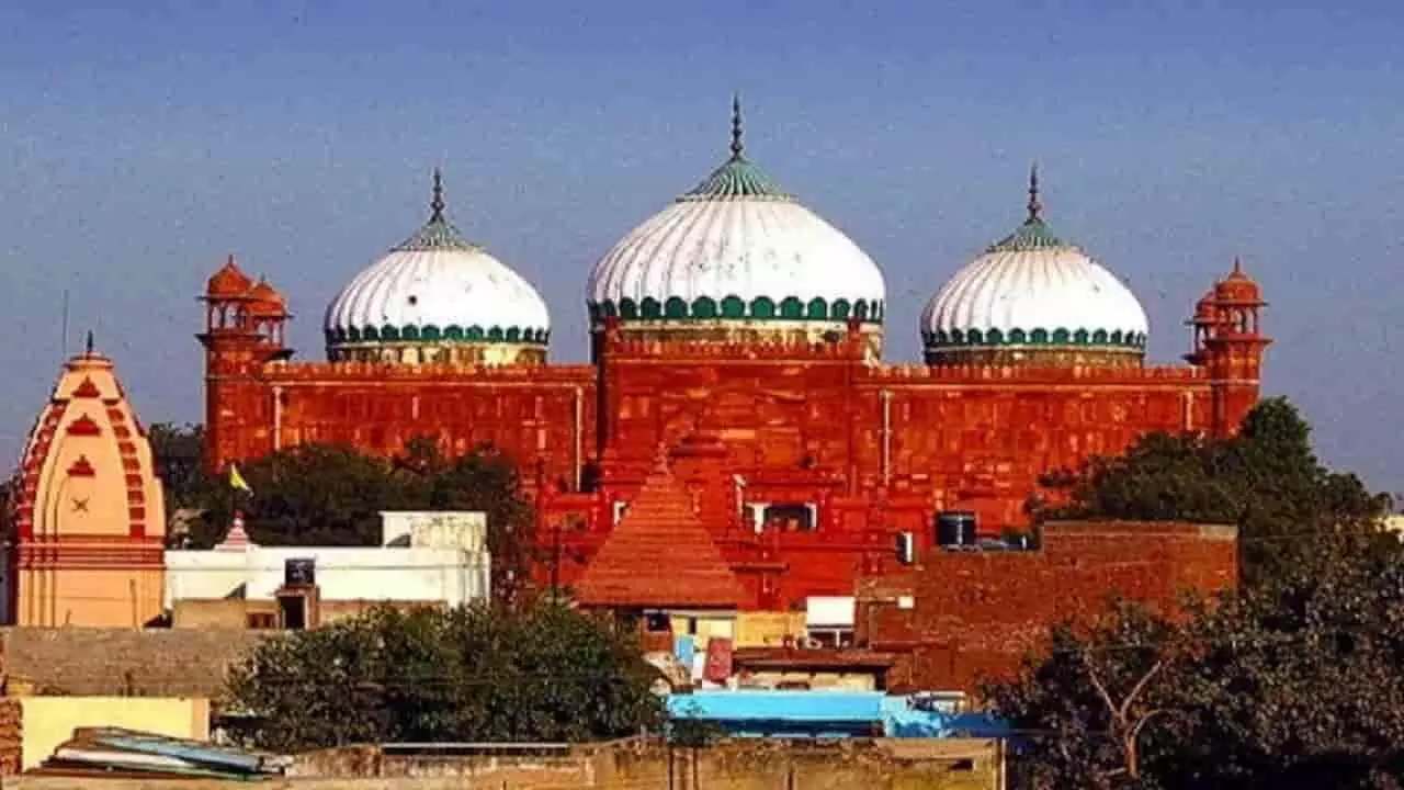 Mathura Controversy: शाही मस्जिद में भगवान कृष्ण की मूर्ती स्थापित करने के ऐलान के बाद माहौल गर्माता ही जा रहा है