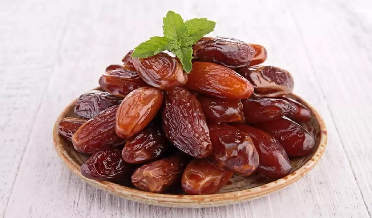 Benefits of Dates: प्रतिदिन खजूर का सेवन करने से होते हैं अनेक फायदें