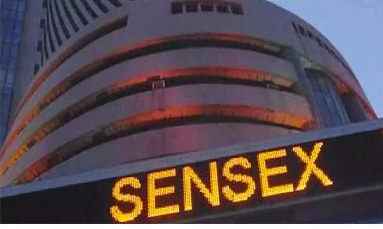 Sensex: शेयर बाजार में आज भारी गिरावट के साथ हुई क्लोजिंग