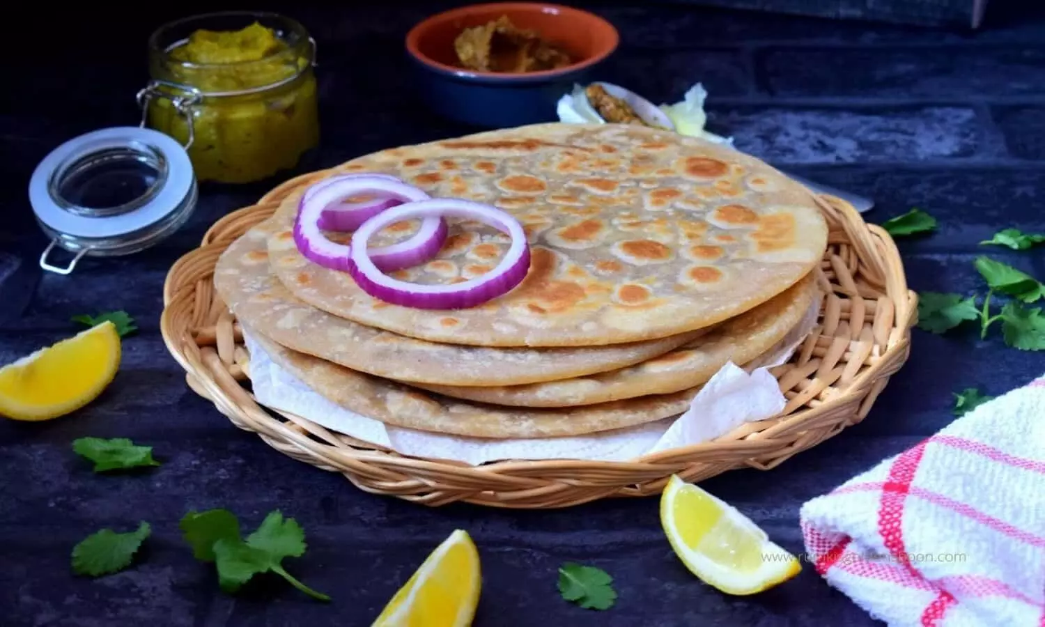 Sattu Ka Paratha Recipe: गर्मी के मौसम में सत्तू का पराठा स्वादिष्ट और पौष्टिक ब्रेकफास्ट