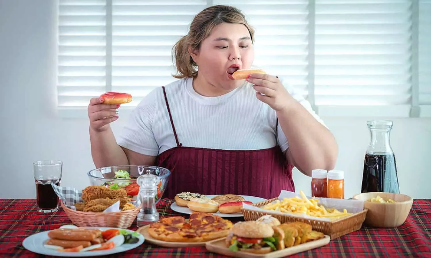 Unhealthy Food: महिलाओं को इन अनहेल्दी फूड को नहीं खाना चाहिए, जाने क्या कारण है?