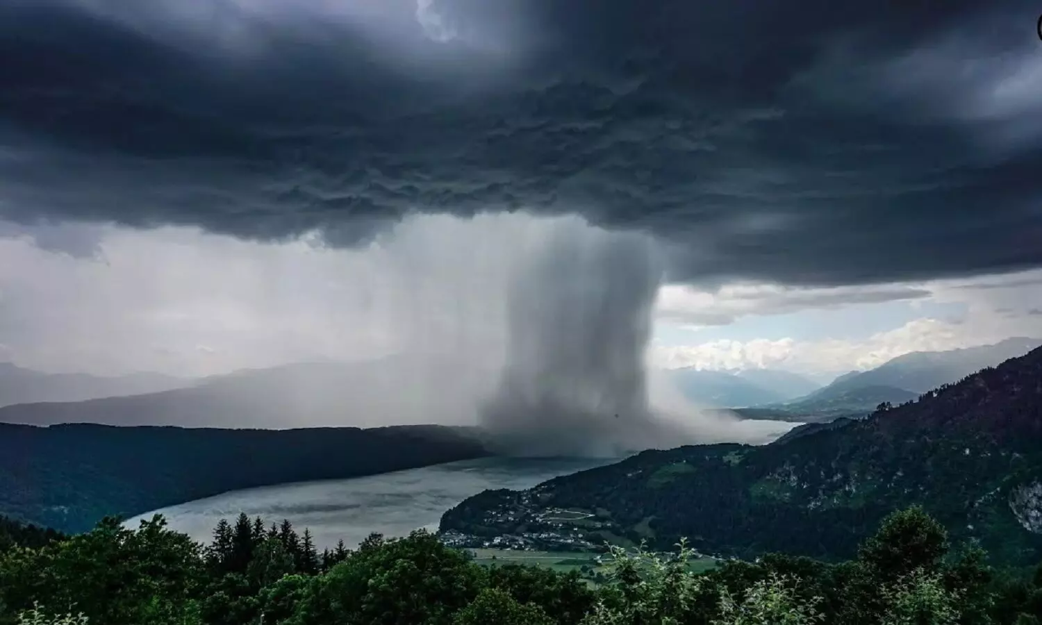 cloud burst image