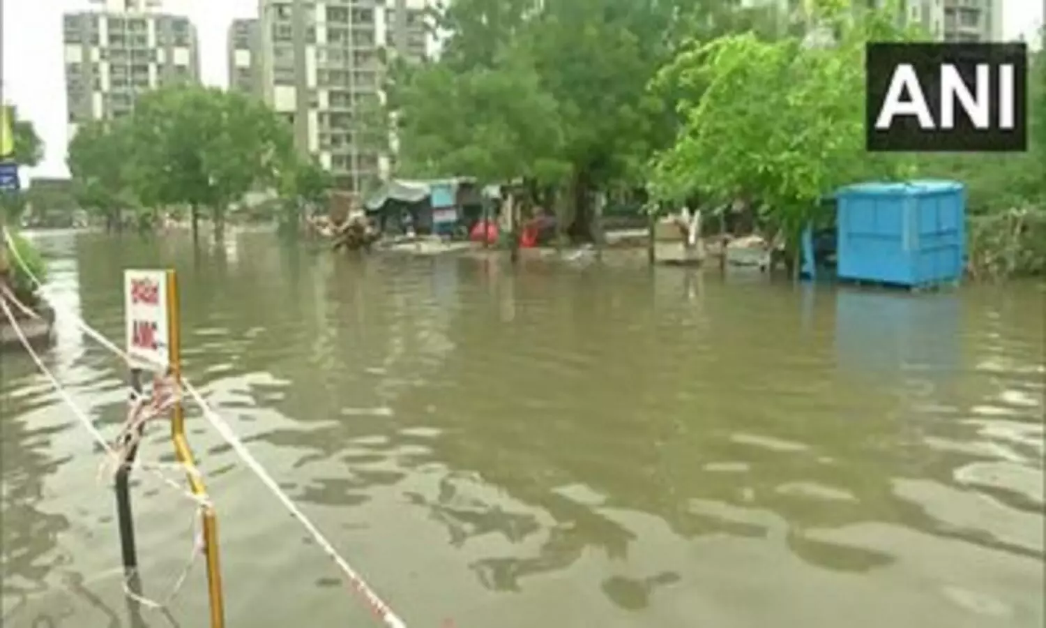 Gujarat Rains: बारिश का तांडव, गुजरात में 65 लोगों की मौत, देश भर के कई हिस्सों में बरसात बन रही कहर