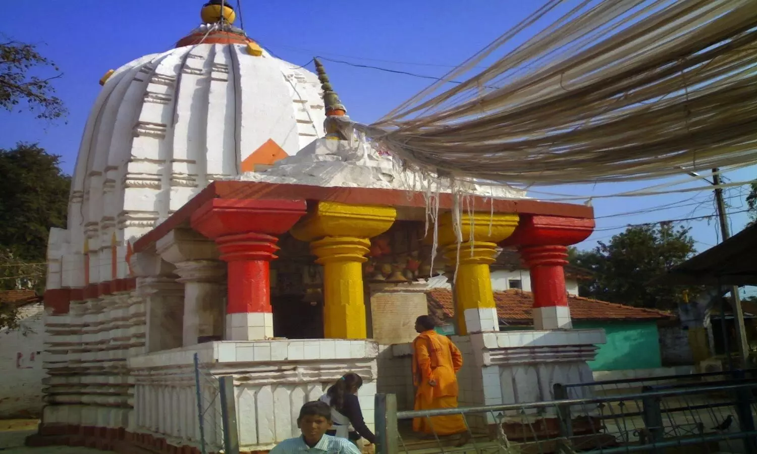 Devtalab Temple: रीवा जिले में है अलौकिक शिवलिंग, बदलते हैं अपना रंग, एक रात में बन कर तैयार हुआ था मंदिर