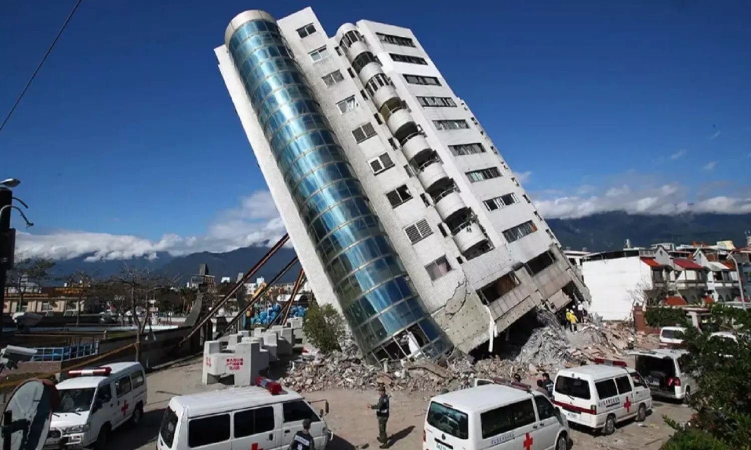 Earthquake in Taiwan: ताइवान में 24 घंटे में तीसरी बार लगे भूकंप के झटके, लोगों को सता रहा सुनामी का डर