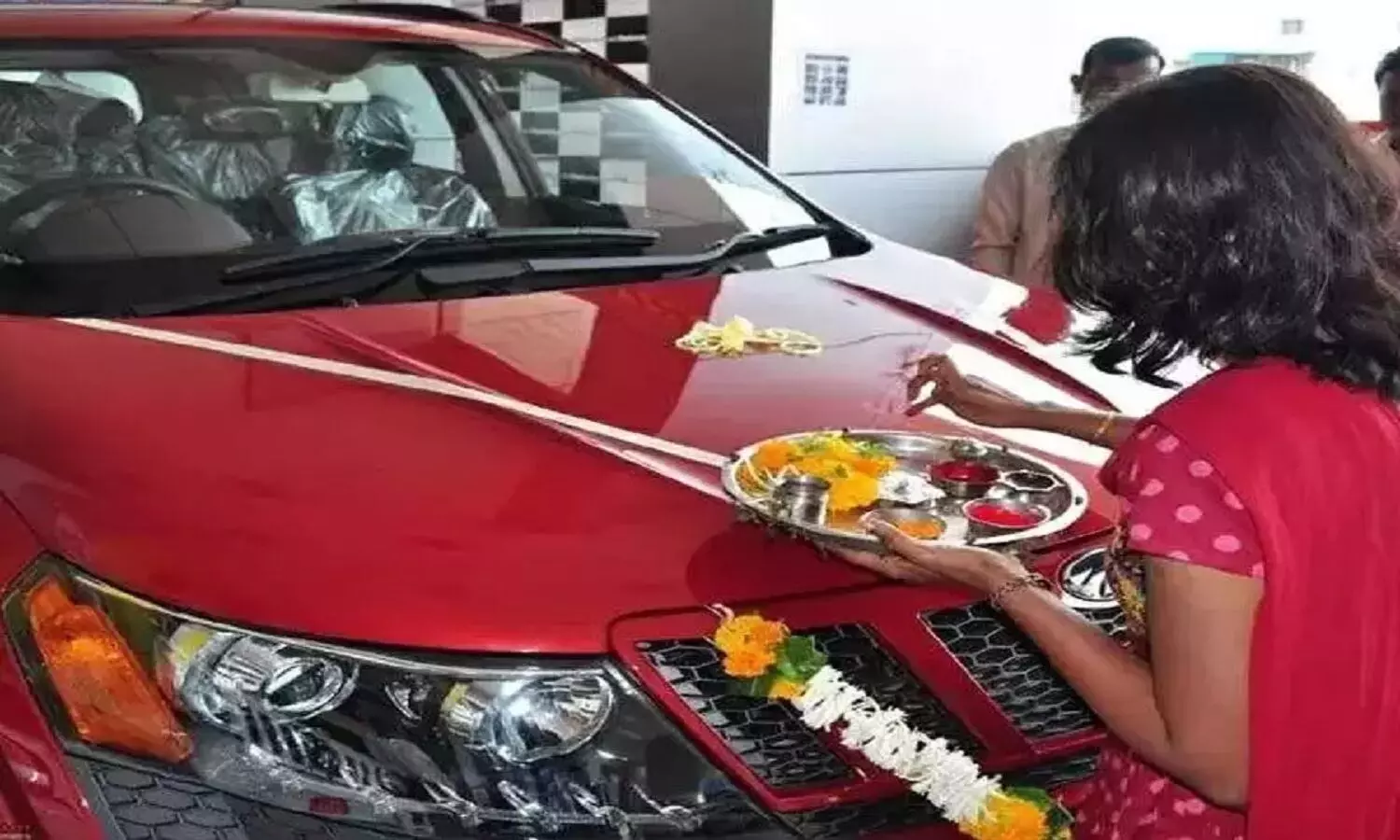 Dhanteras Car Buy : धनतेरस के दिन गाड़ी खरीदते समय ये गलतियां न करें, नहीं तो बर्बाद हो जायेगा सारा पैसा