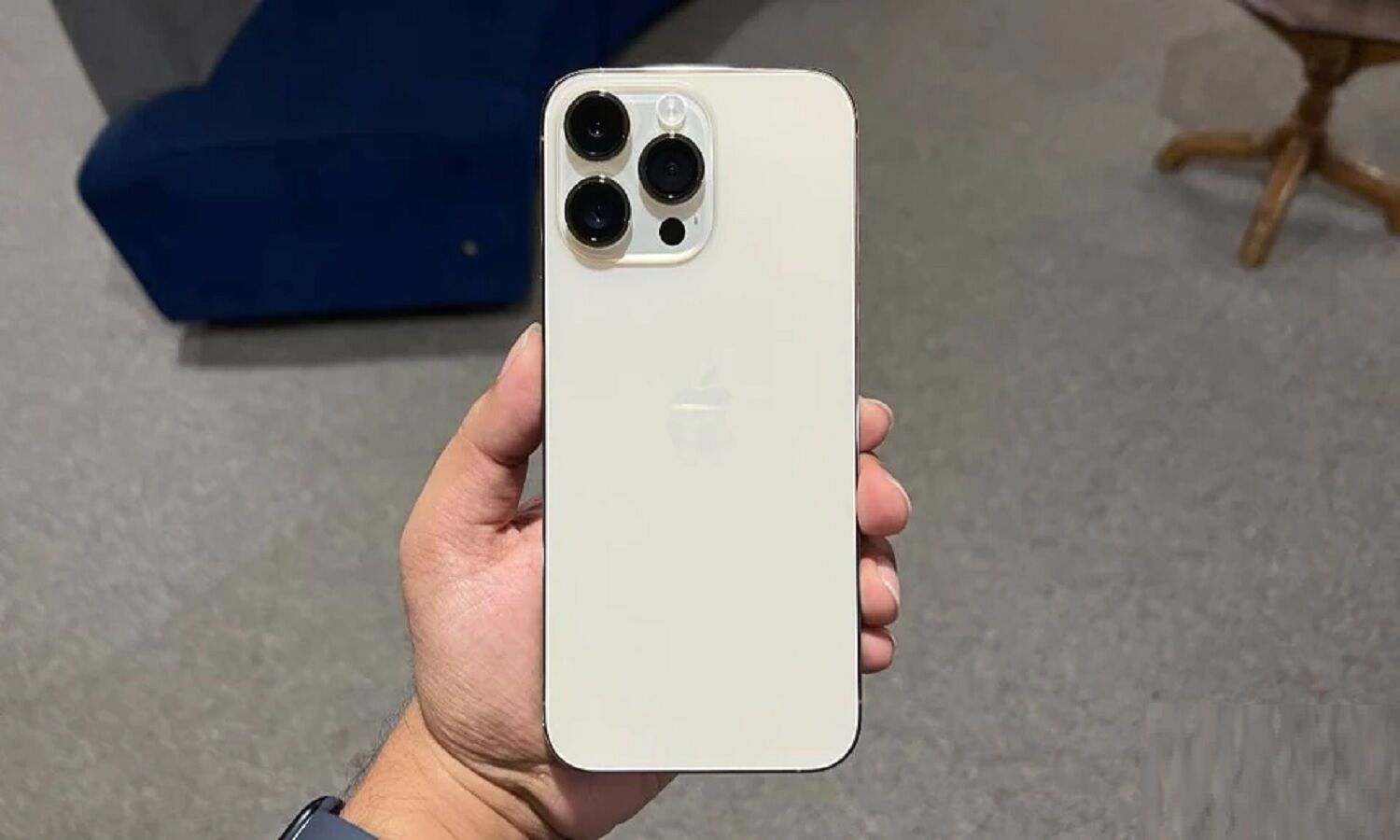 iphone 15 pro white with black case