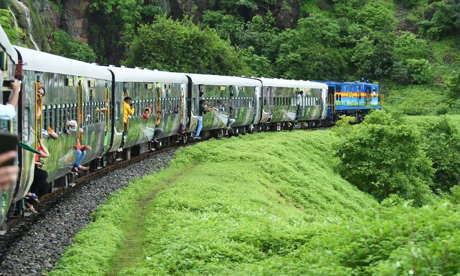 एमपी के रेल यात्रियों को झटका! 1878 से संचालित हेरिटेज पैसेंजर ट्रेन के थमे पहिये