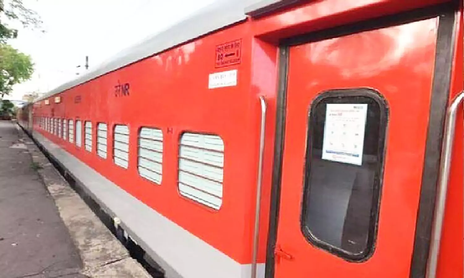 Railway News: रेलवे ने एक ट्रेन की संचालन अवधि के साथ बढ़ाया स्टापेज, होली स्पेशल रेलगाड़ी भी दौड़ेगी