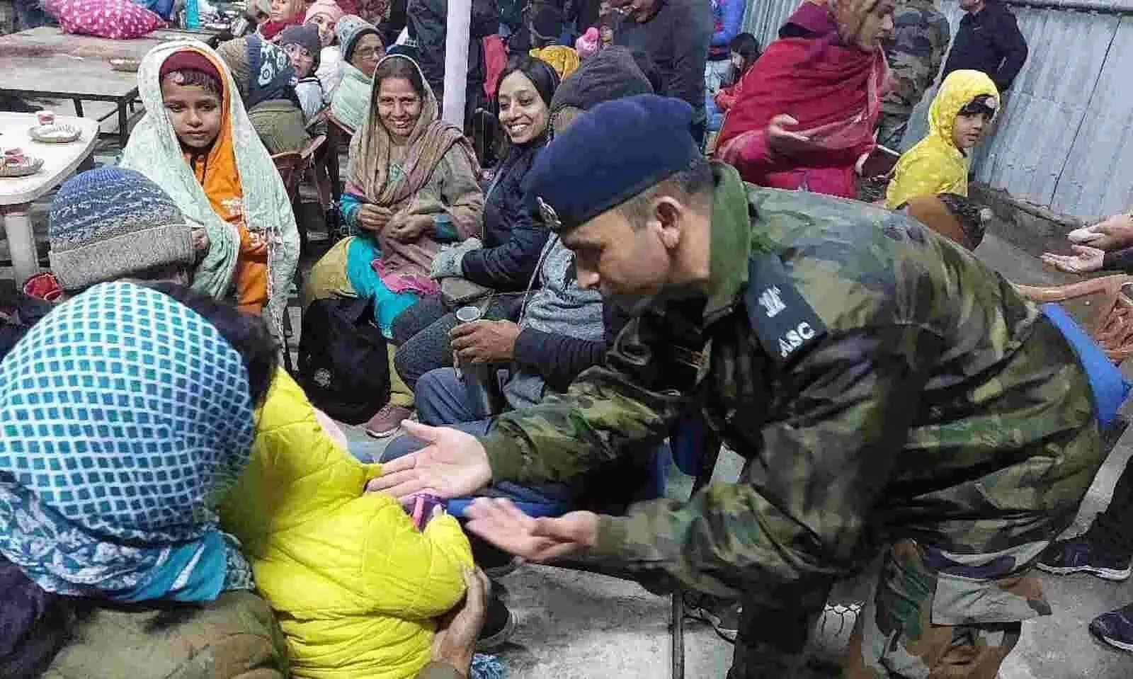 Sikkim Landslide: भूस्खलन में फंसे 500 पर्यटकों की सेना ने बचाई जान