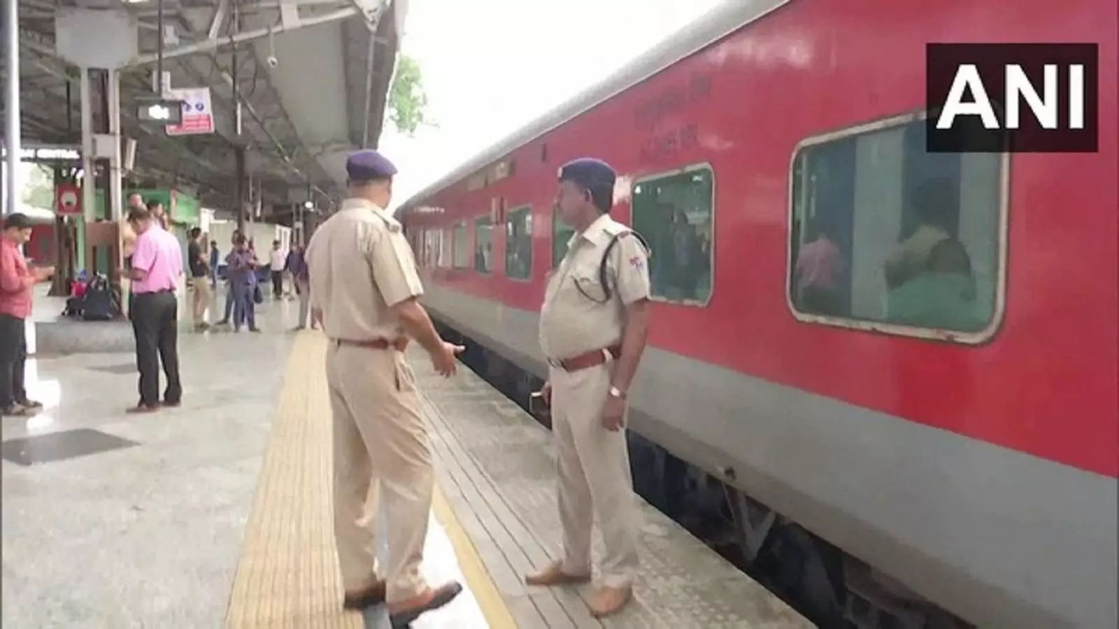 बड़ी खबर: जयपुर मुंबई एक्सप्रेस ट्रेन में RPF के जवान ने चला दी दनादन गोलियां, 3 यात्री समेत ASI की हुई मौत