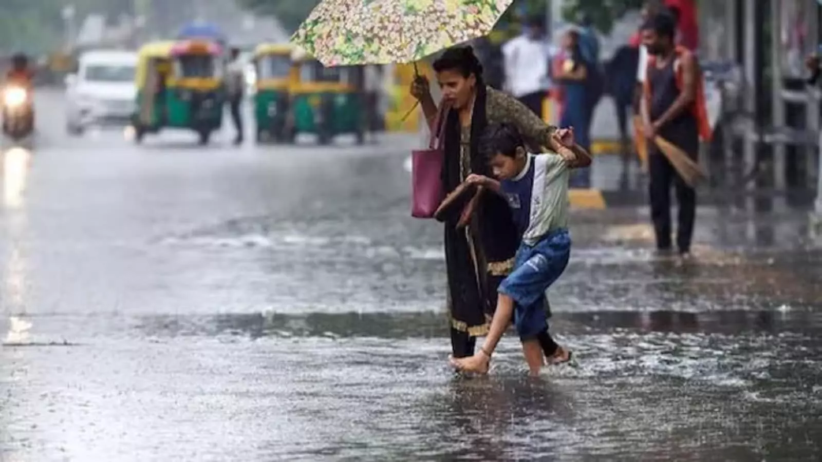 तेलंगाना में भारी बारिश को लेकर अलर्ट! स्कूलों में छुट्टी को लेकर UPDATE