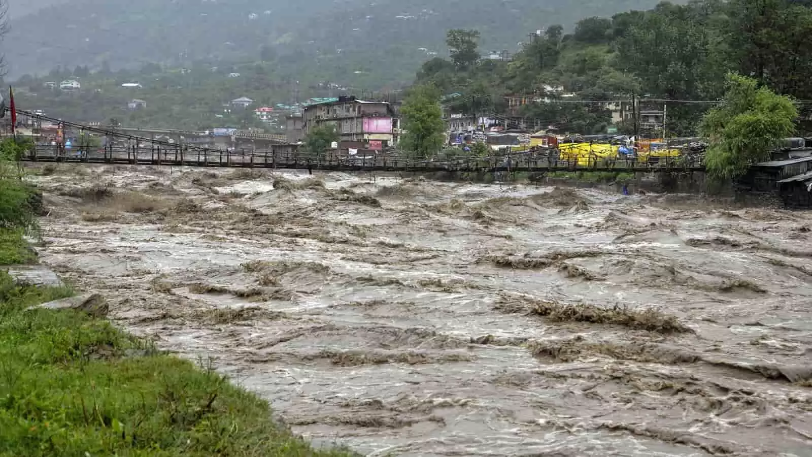 Uttarakhand School Holiday: अगले 5 दिन उत्तराखंड में होगी भयंकर बारिश, स्कूलों में छुट्टी का आदेश