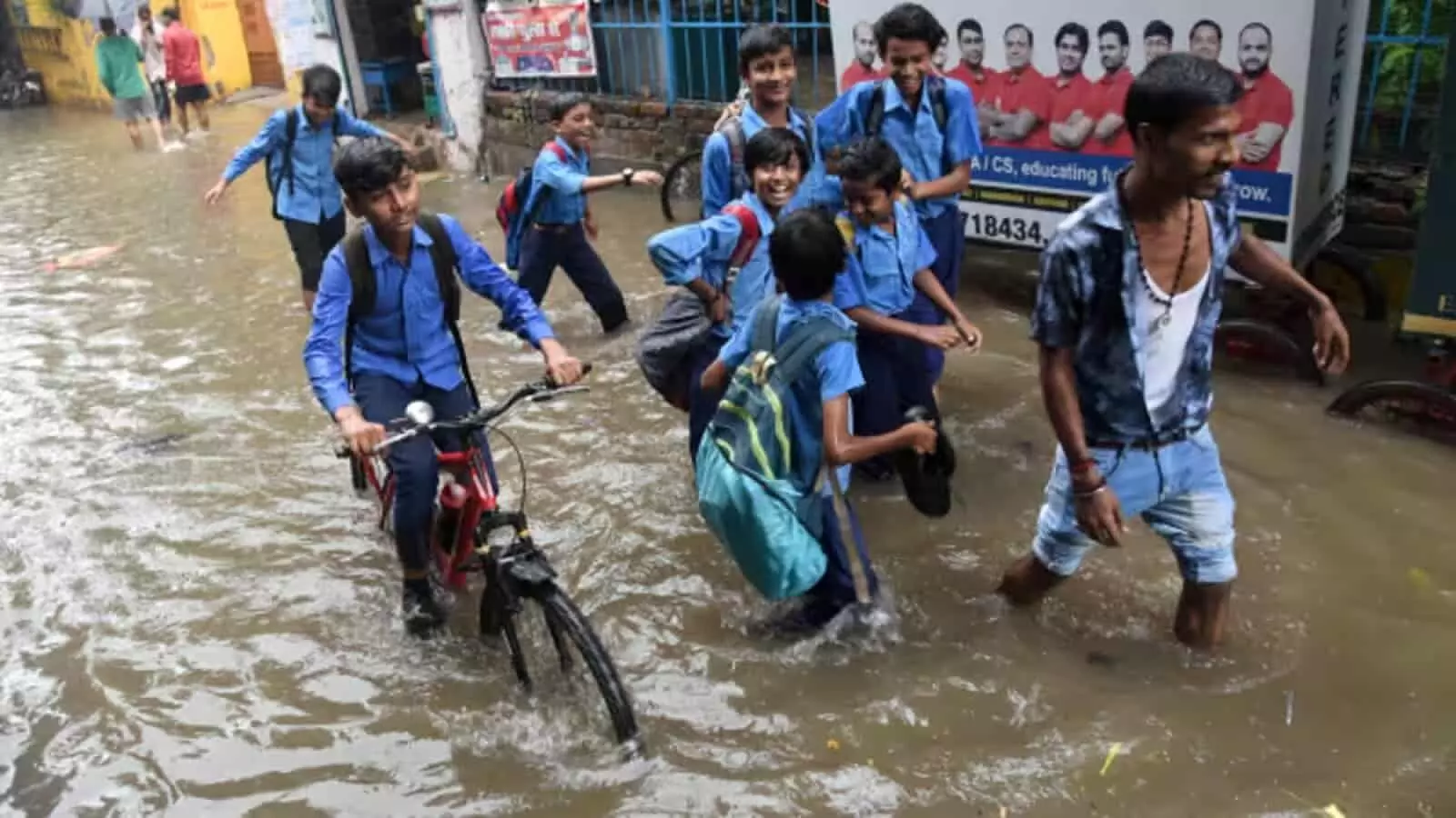 17 August School Holiday: हिमाचल प्रदेश में भारी बारिश से तबाही, बंद किये गए स्कूल, आदेश जारी