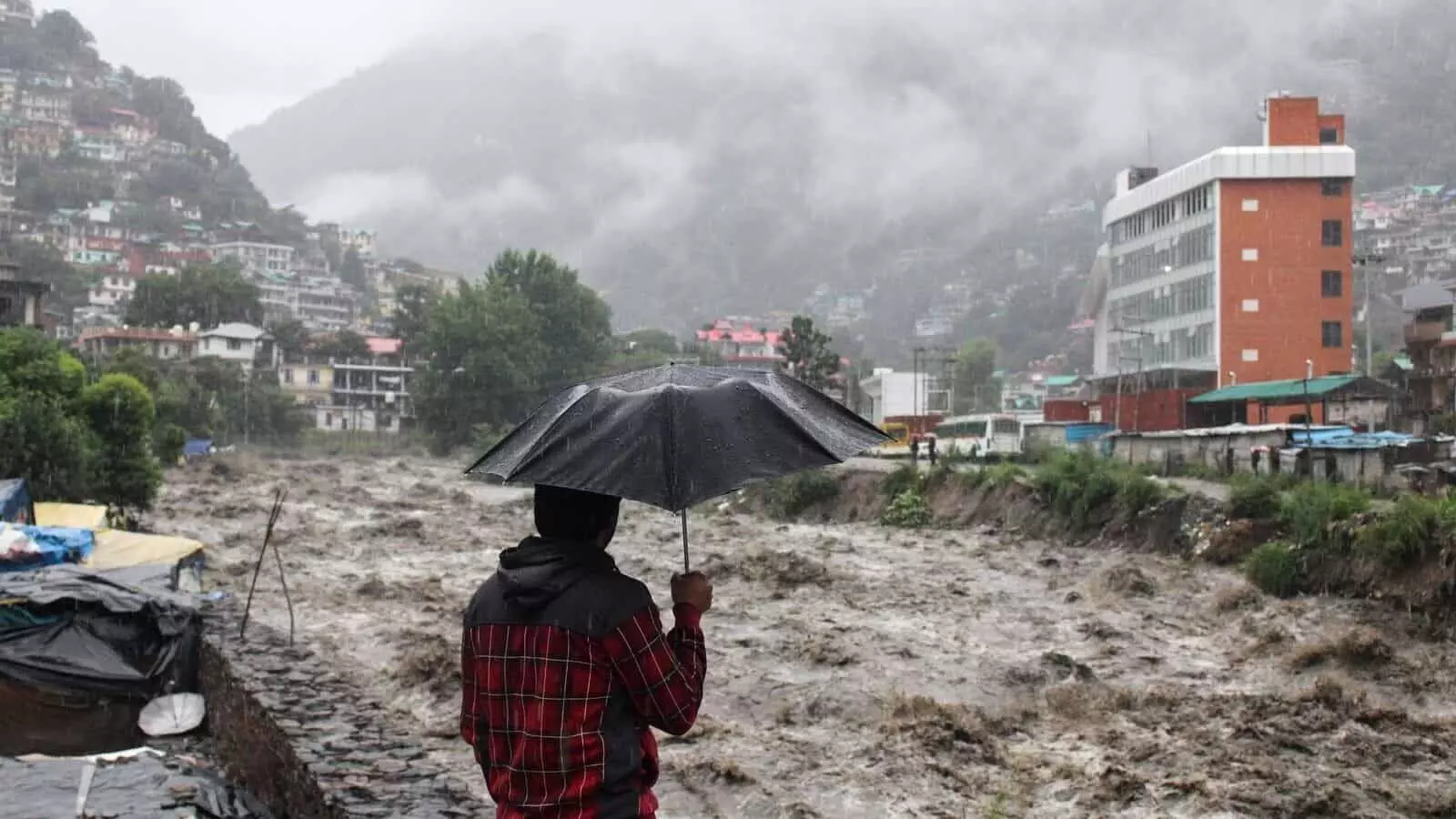 उत्तराखंड भारी बारिश से तबाही, 8 जिलों में भारी बारिश का ऑरेंज अलर्ट, इन जिलों में बंद रहेंगे स्कूल