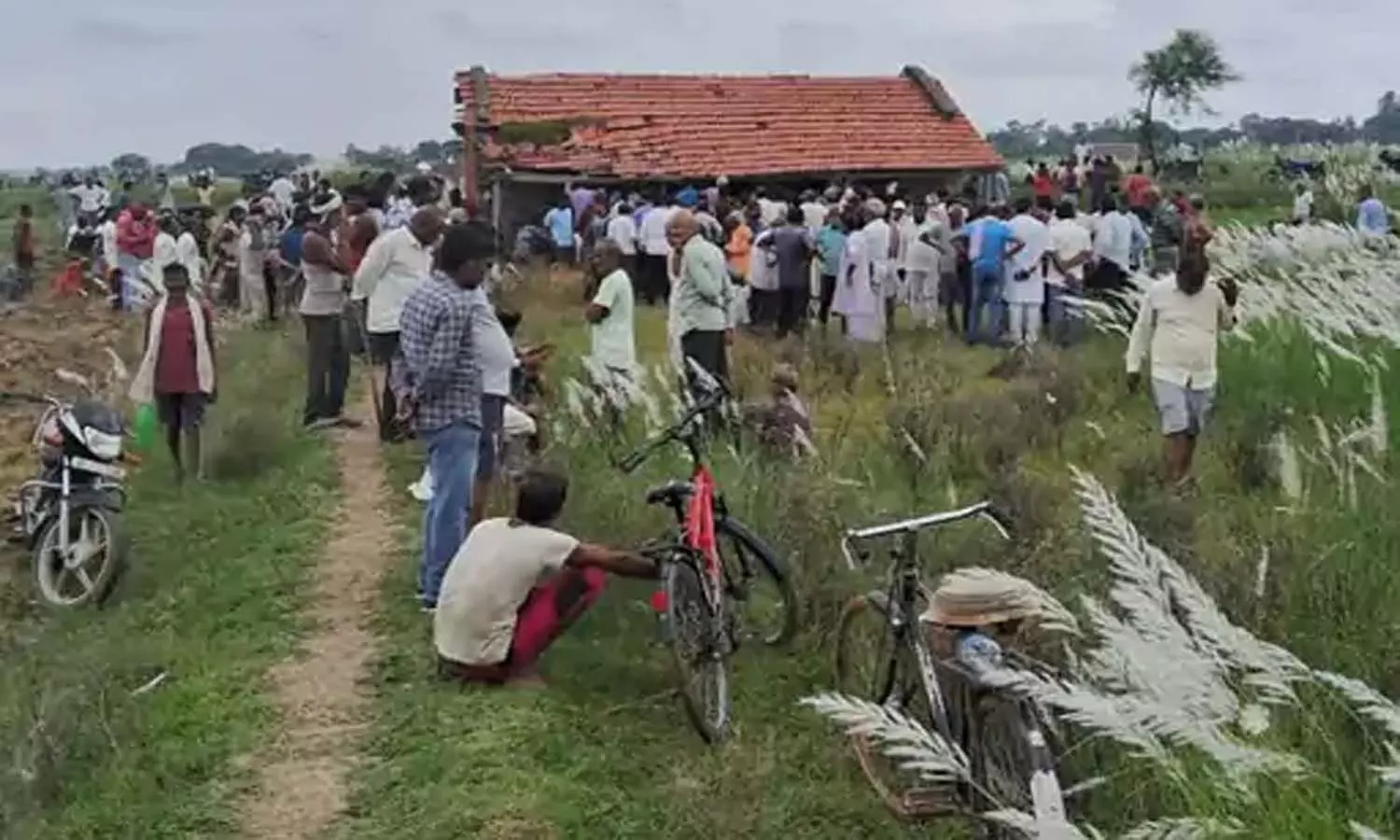 रीवा में व्यापारी ने लगाई फांसी, घटना स्थल से सुसाइड नोट व जहर की शीशी हुई बरामद