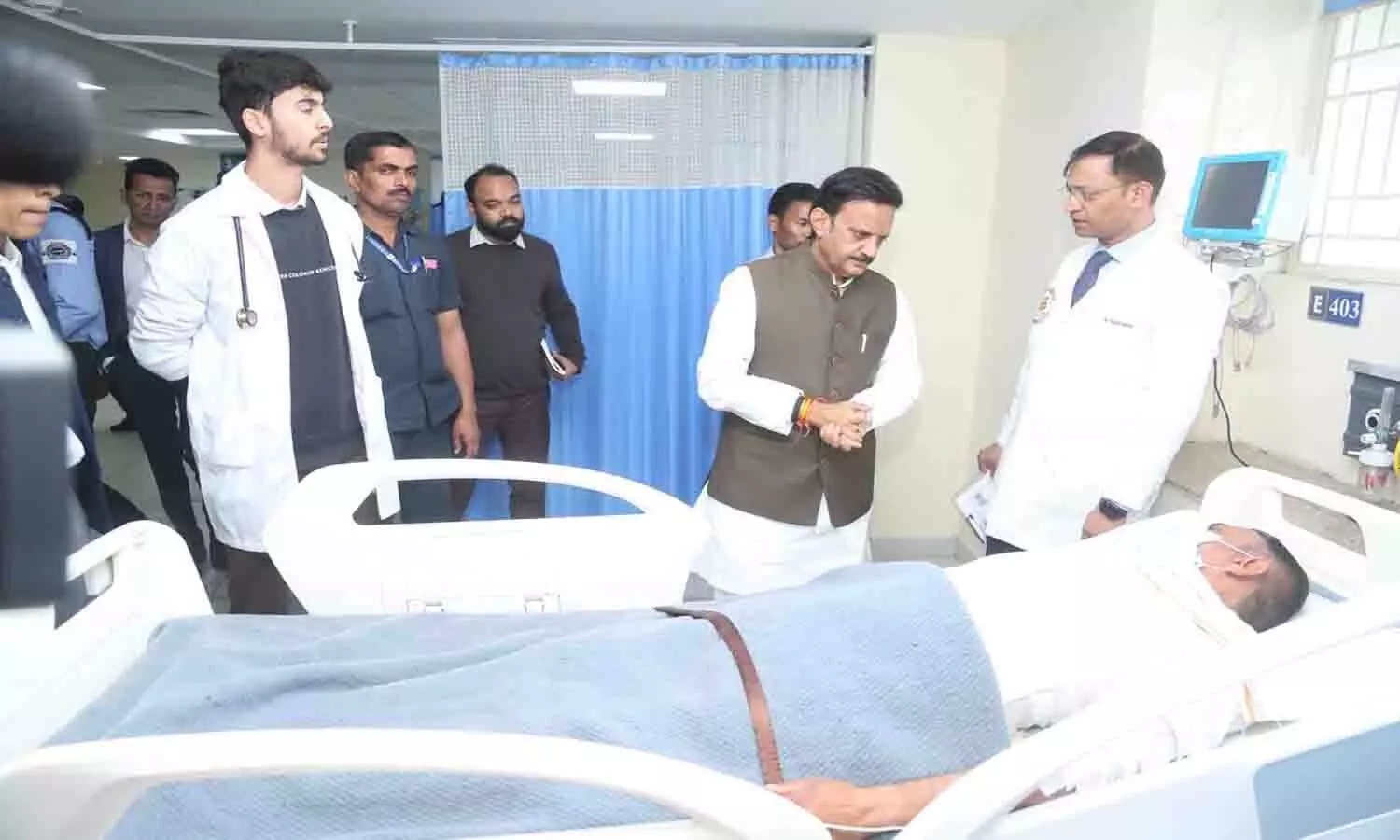 उप मुख्यमंत्री राजेंद्र शुक्ल पहुंचे हरदा दुर्घटना पीड़ित मरीज़ों से मिलने हमीदिया अस्पताल, परिजन को ढाढ़स बँधाया, समुचित उपचार के दिये निर्देश