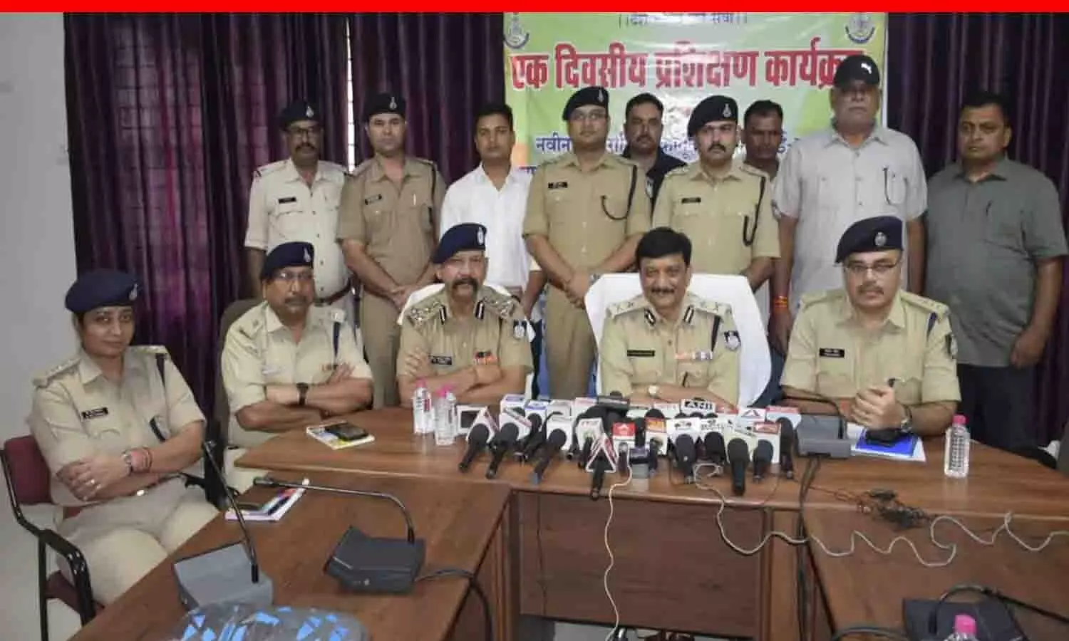 रीवा पुलिस की बड़ी कार्रवाई: एक करोड़ 22 लाख रुपए की 72,000 नशीली दवाओं की शीशियां जब्त, आरोपी पिता-पुत्र गिरफ्तार