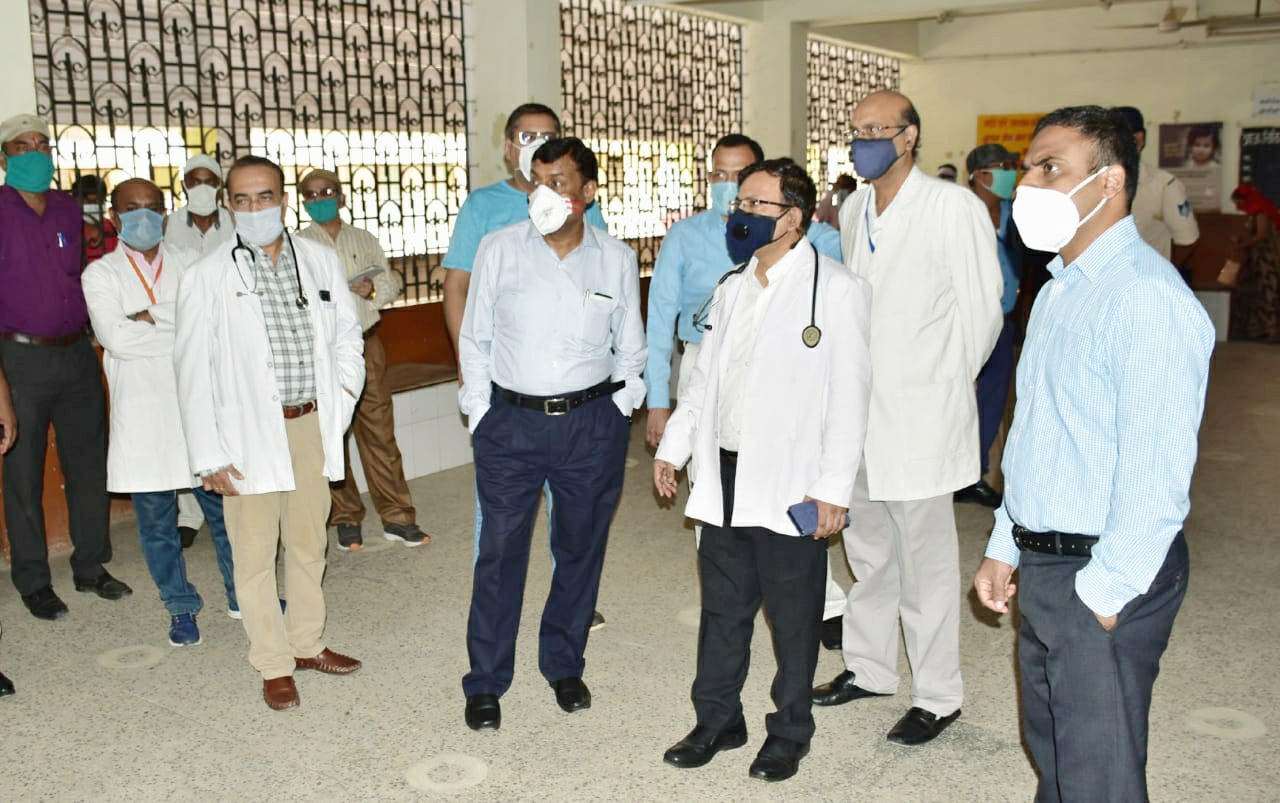 रीवा कलेक्टर-कमिश्नर ने किया SGMH और Super Speciality Hospital का निरीक्षण