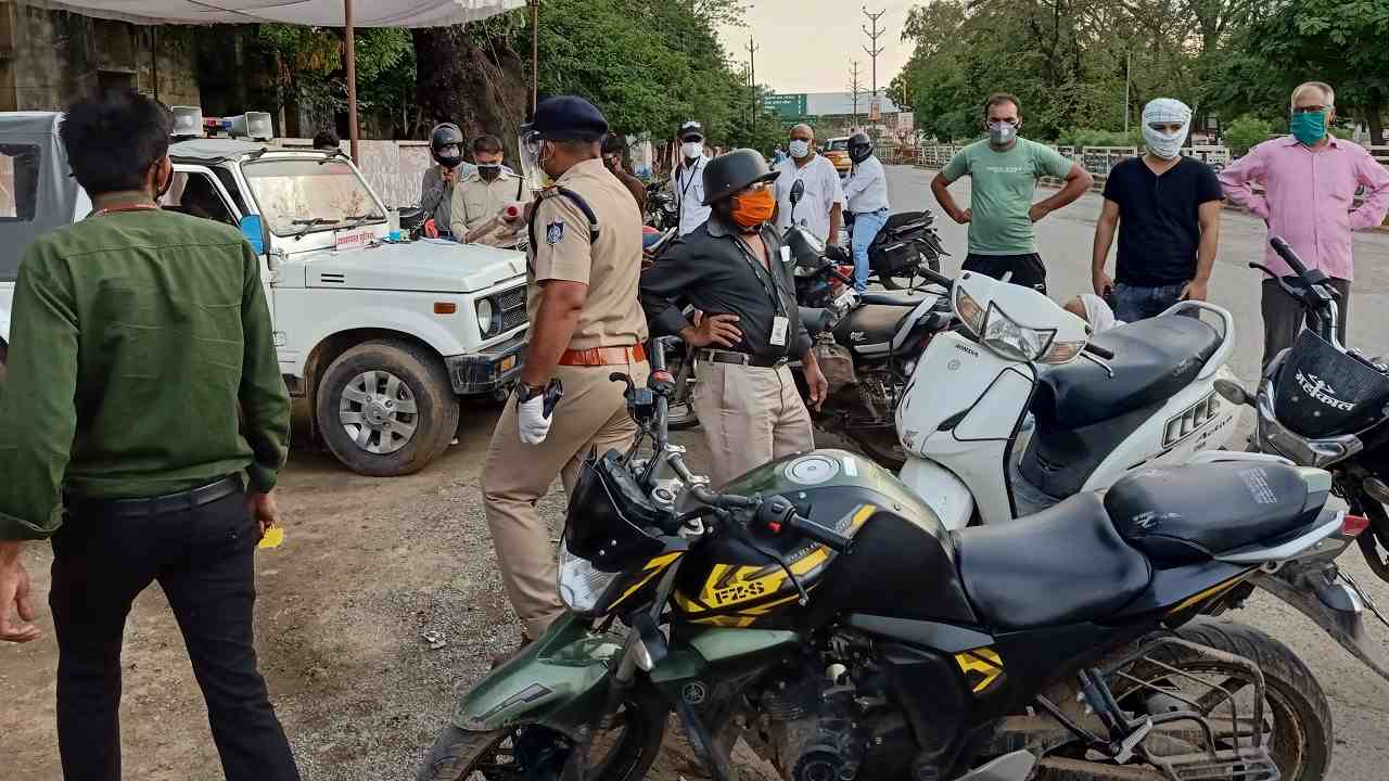 रीवा पुलिस ने फिर की कड़ाई, लॉकडाउन का उल्लंघन करने वालों पर जारी है कार्रवाई