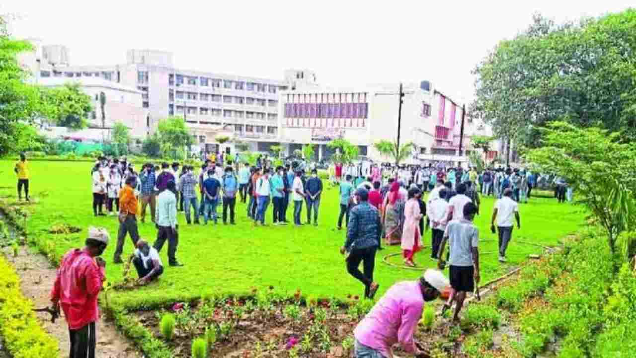 रीवा के सिलपरा नहर में डूबने से हुई थी मेडिकल छात्र की मौत, उसकी याद में डॉक्टर साथियों ने SSMC कैंपस में बना दिया रौनक उपवन