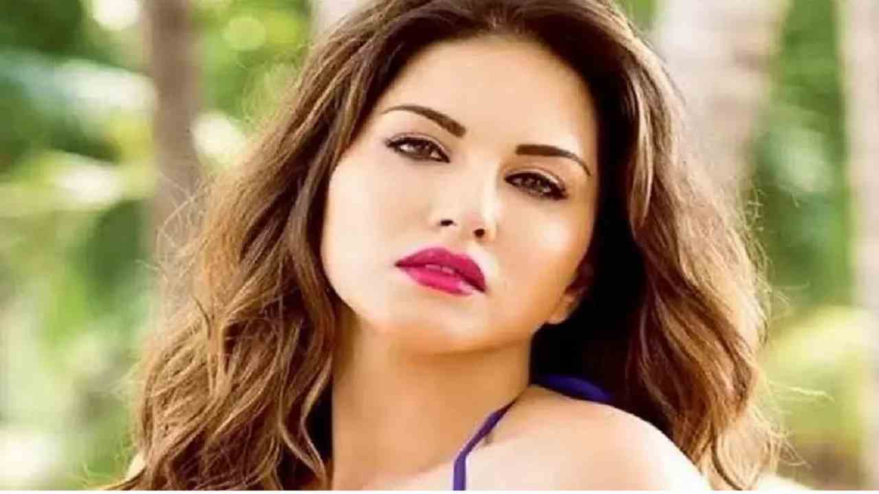 Sunny Leone को यूजर्स ने दी धमकी, कहा- तुम्हारे कुछ वीडियो मेरे पास हैं, तुमने रिप्लाई नही किया तो मै वो वीडियो वायरल कर दूंगा, ये मेरा वचन है और मेरा वचन ही है मेरा शासन